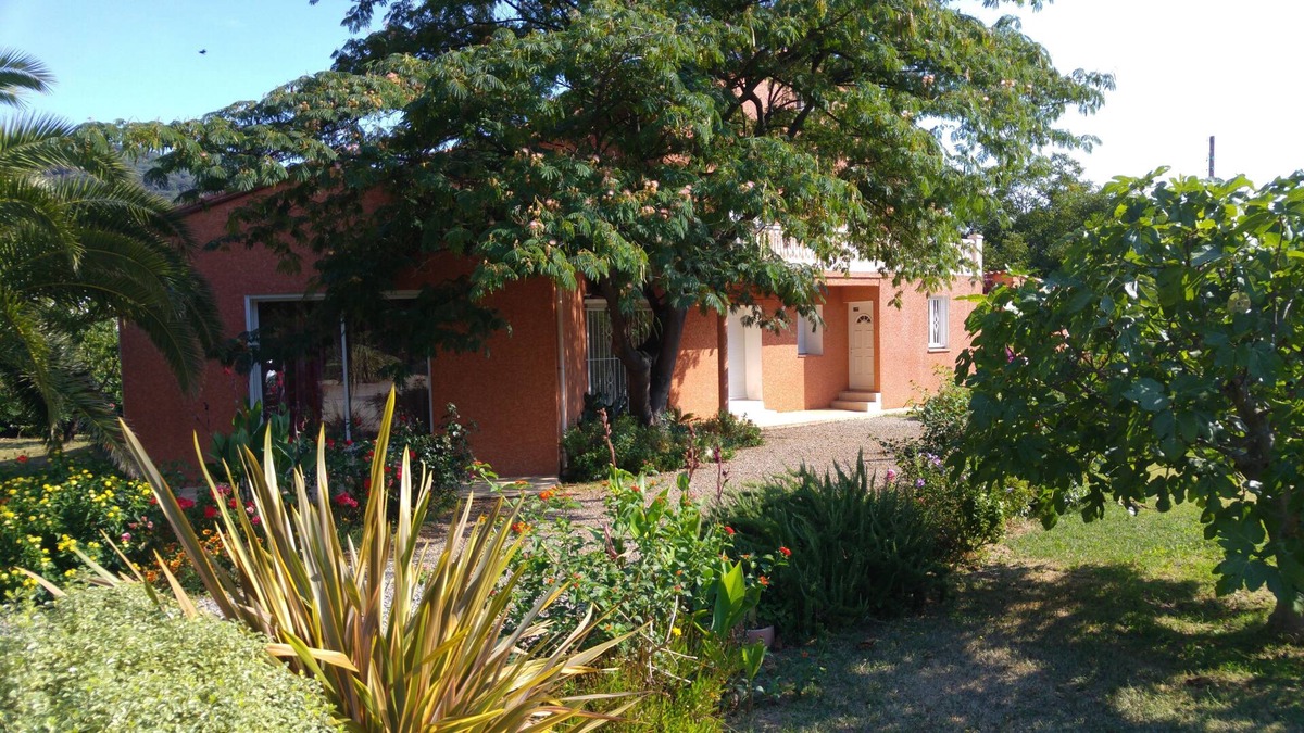 Amelie-les-Bains-Palalda Apartment | Le Clos de L 'Albizia apartment in the heart of the Pyrenees Orientales