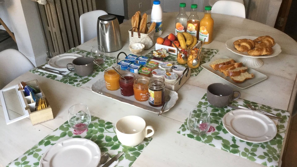 La Tour-du-Pin Bed & Breakfast | Le Clos De La Tour