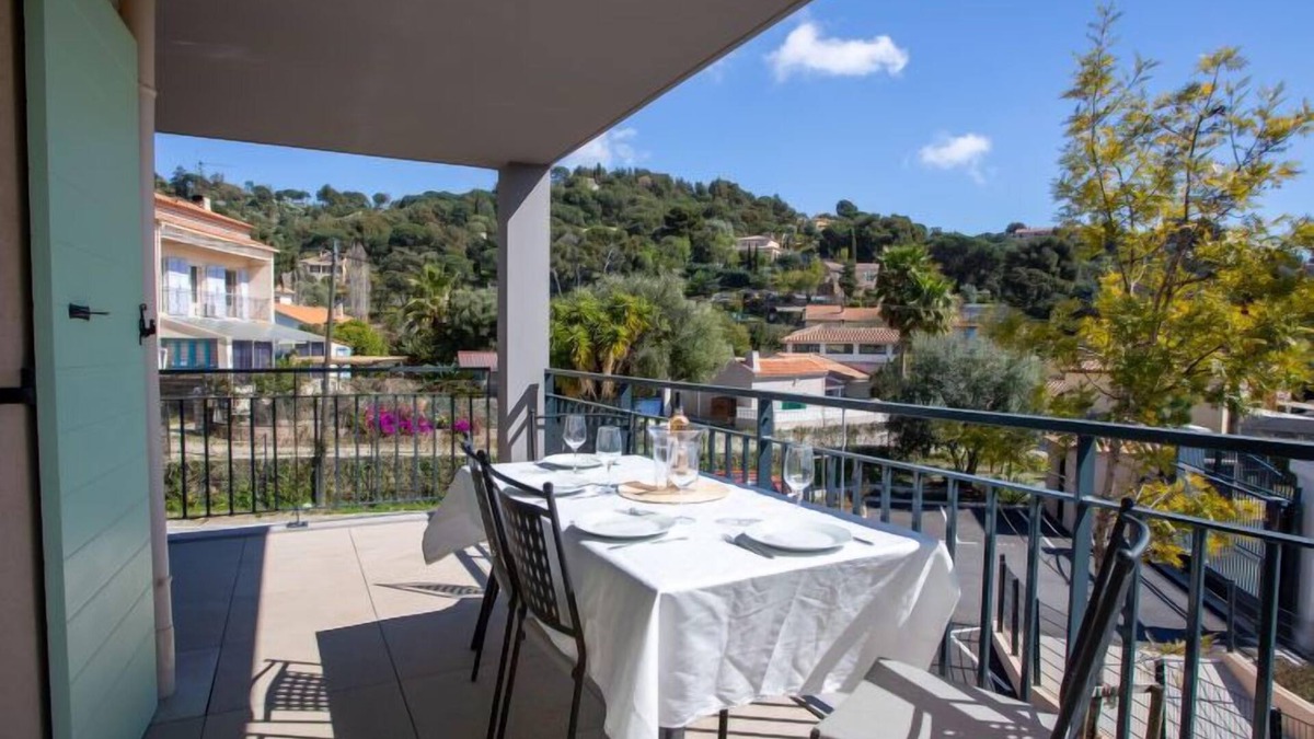 Bormes-Les-Mimosas Apartment | Le Clos Jardin by Interhome