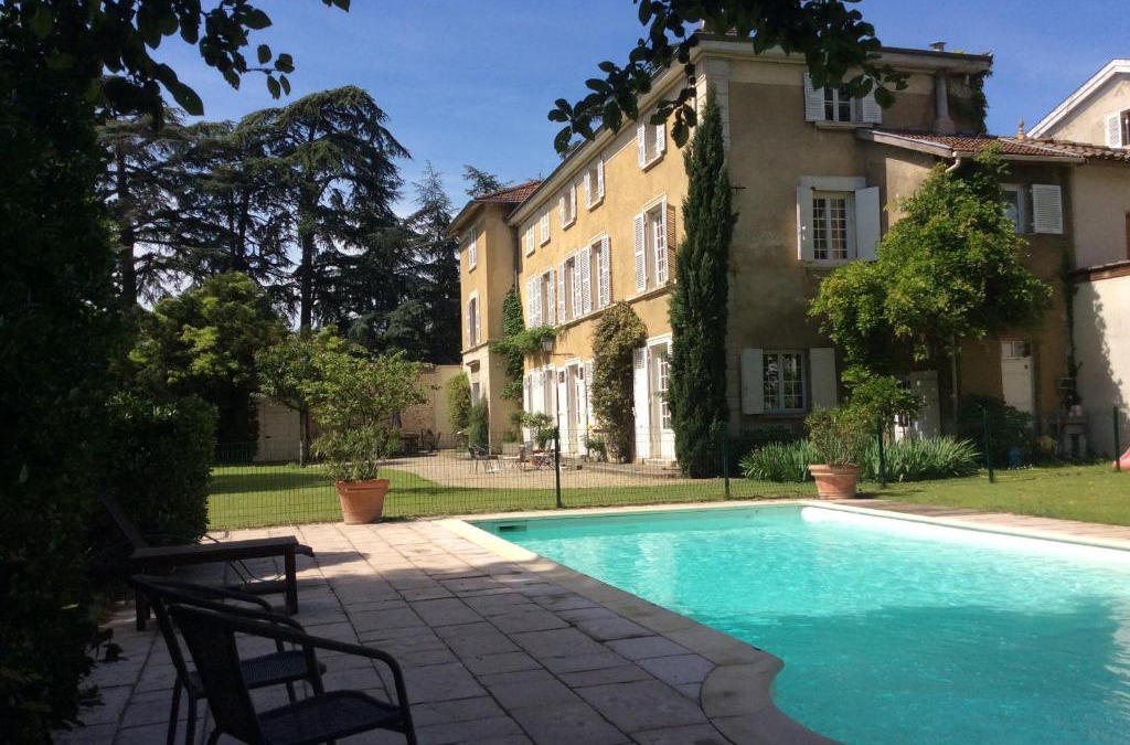 Saint-Genis-Laval Bed & Breakfast | Le clos saint Genois
