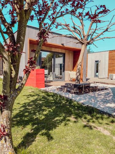 Nivolas-Vermelle Hotel | Le Clos Vernay