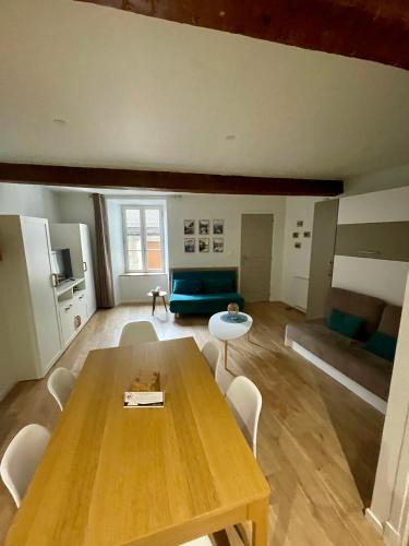 Ax-les-Thermes Apartment | Le cocon blanc: T2 centre Ax neuf et équipé 8 pers