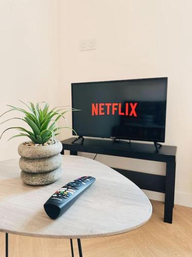 Pont-de-Veyle Apartment | Le Cocon - Parking gratuit - Netflix