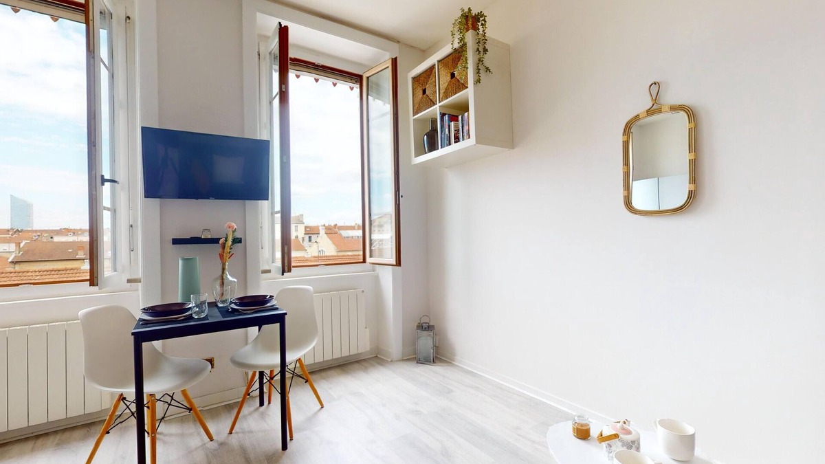 Republique - Tolstoi Condo | LE Cocon Suspendu