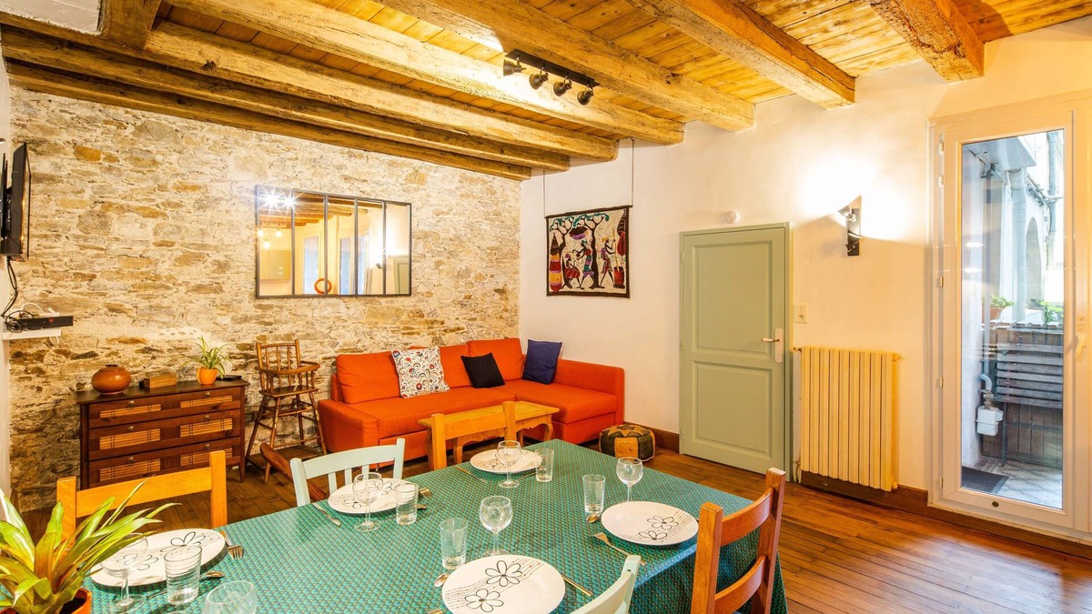 Richebourg - Saint-Clement Apartment | Le Cours Saint Pierre - Entre Château et Cathédrale