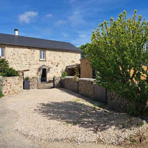 Recoules-Previnquieres House | Le Crochet de Pervenche