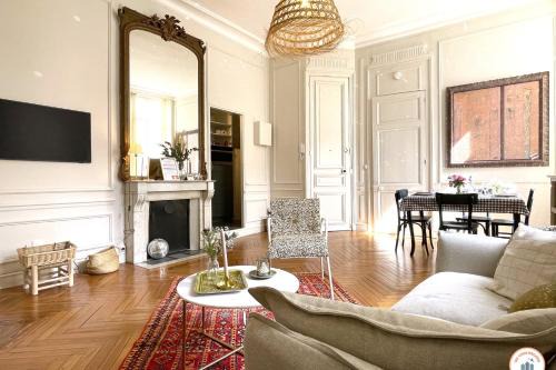 Quartier Vieux Marche-Cathedrale Apartment | Le Crosne - Parking - Standing - Calme