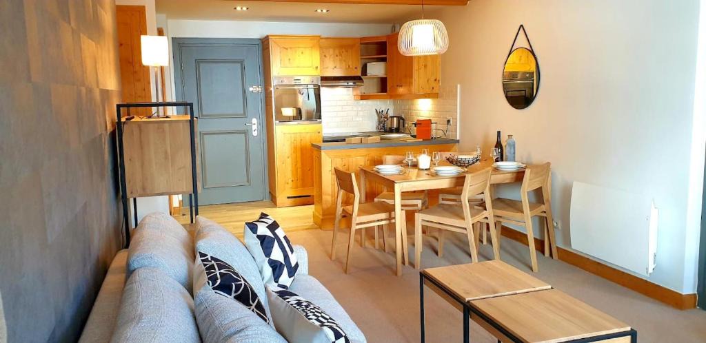Arc-1950 Apartment | LE CRYTAL 1950 - ARC 1950 Luxury Renovated Premium Apartment - 2 Bedrooms