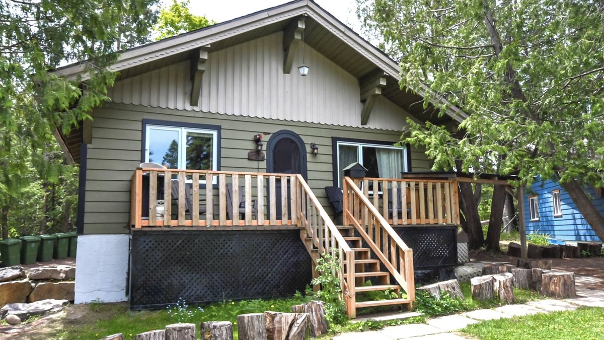 Val David Cabin | Le Davos, A nice vintage cottage in Village Suisse resort, in heart of Val-David