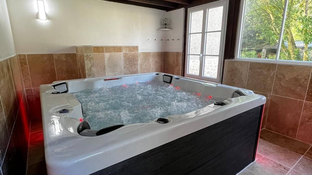 Saint-Ouen-les-Vignes Cottage | Le Domaine du Cerf - 4* gite, nature & spa