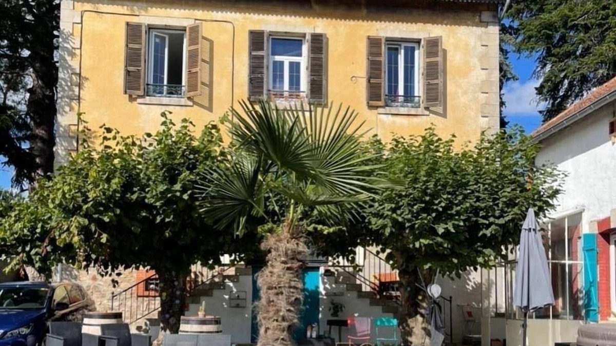 Epinac House | Le Domaine de la Garenne Guest house Heated swimming pool Games room Billiards.