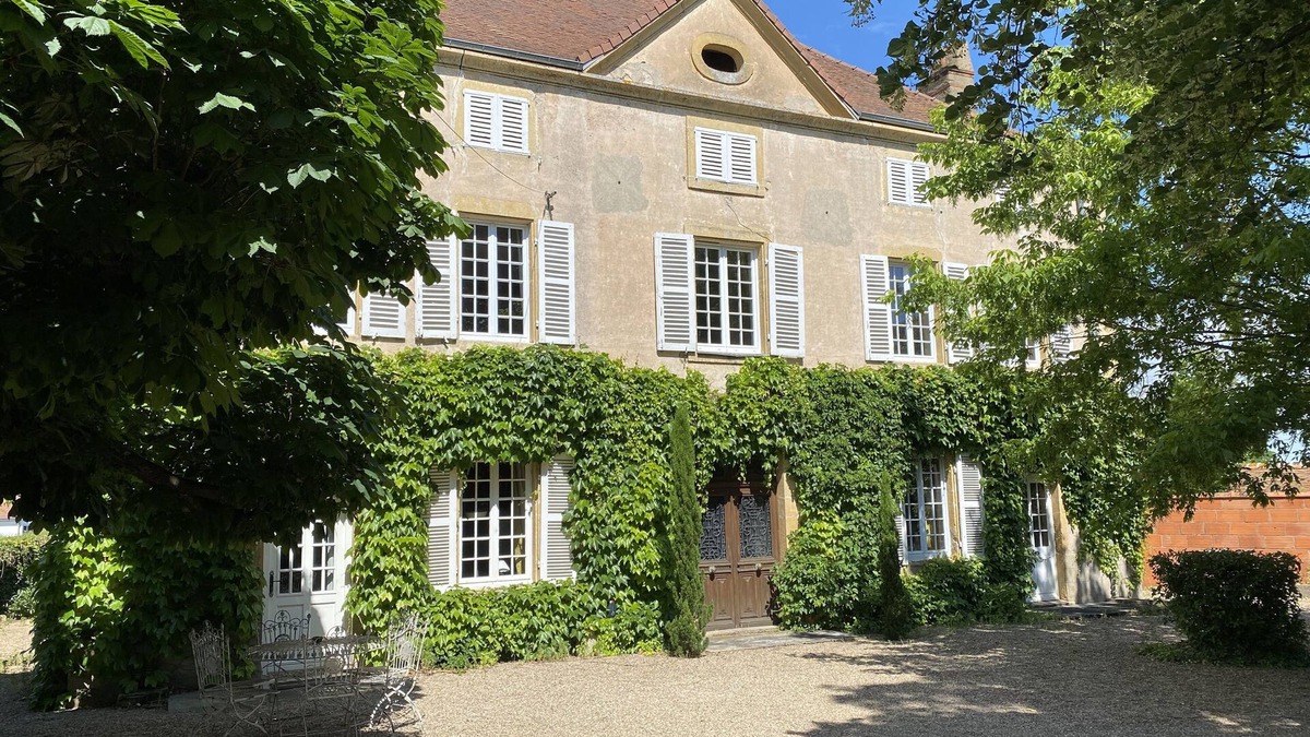 Baugy House | Le Domaine du Martray - Typical southern Burgundy family home