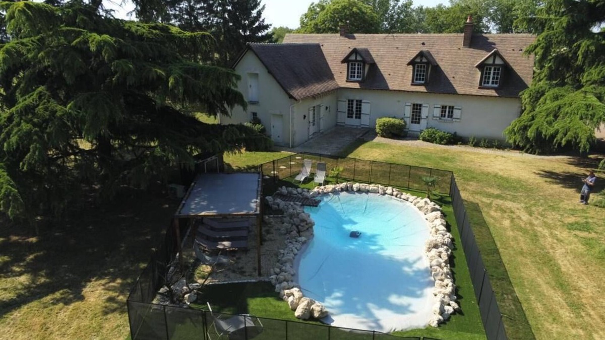 Huisseau-sur-Mauves Bed & Breakfast | Le Domaine Entier - 18 Personnes