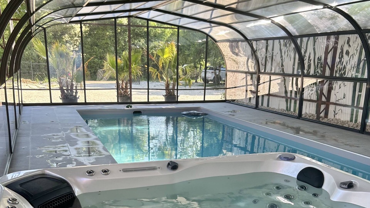 Villemoiron-en-Othe Apartment | Le domaine du Lavoir /moumoune sleeps 4. Jacuzzi access from April to October
