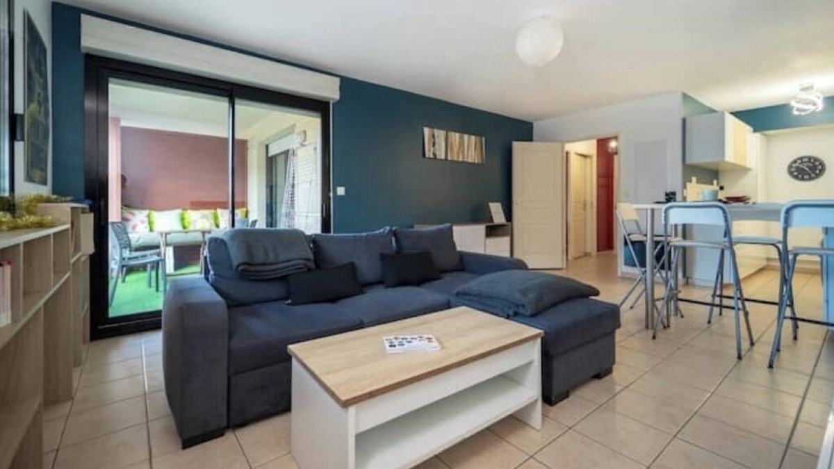 Boutonnet Apartment | Le Dory ~ Spacious, Air-conditioned, Terrace & Parking