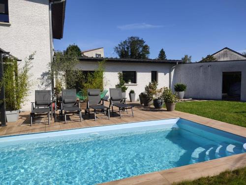 Montferrand-le-Chateau House | Le Doubs repère