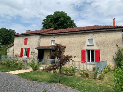 Bussiere-Poitevine Bed & Breakfast | Le dragon dans Les Buis