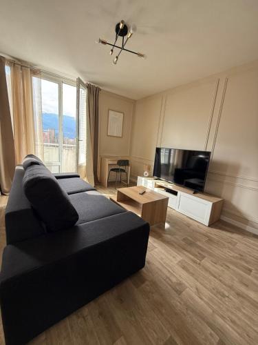 Secteur 3 Apartment | Le Duplex-5p-2 rooms- Free parking