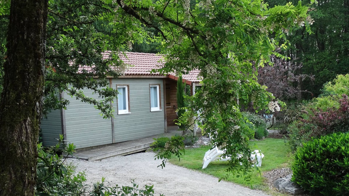 Le Fay Ski Chalet | LE FAY: Chalet (Vanneau) on the edge of a pond surrounded by nature