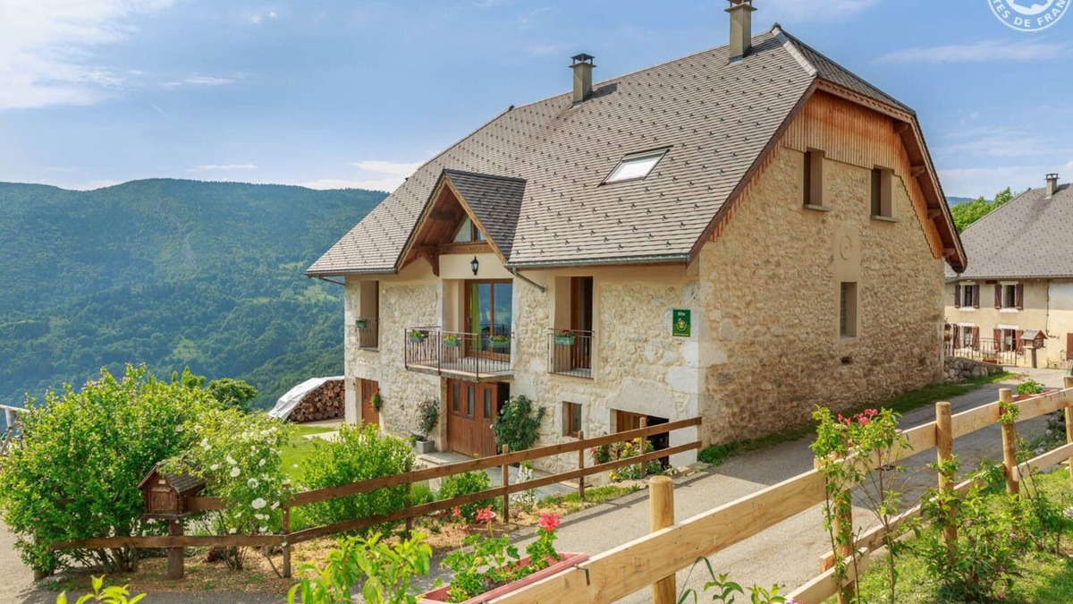 Entremont-le-Vieux House | LE Fenil DES Rigauds