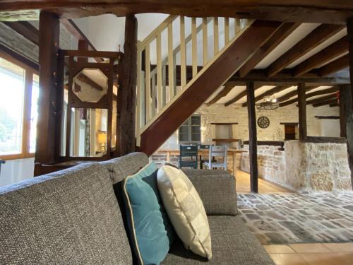 Sauze-Vaussais House | Le Figuier - 4 bedroom Farmhouse Gite