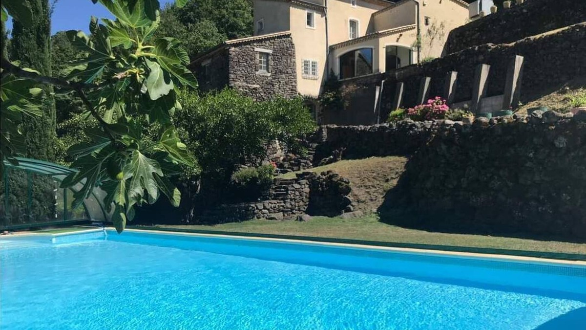 Rochessauve Apartment | Le figuier" apartment nestled in greenery at the foot of the river