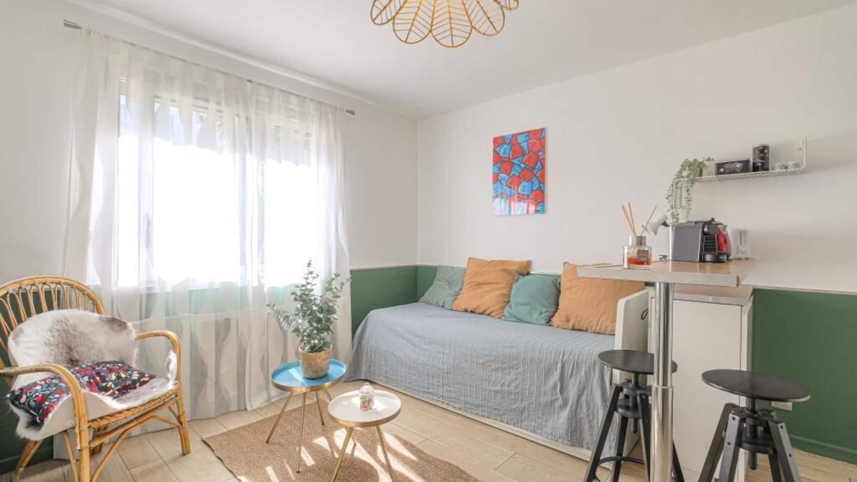 Feuillat Desgenettes Apartment | "Le Florence - Studio Métro D'Grange Blanche