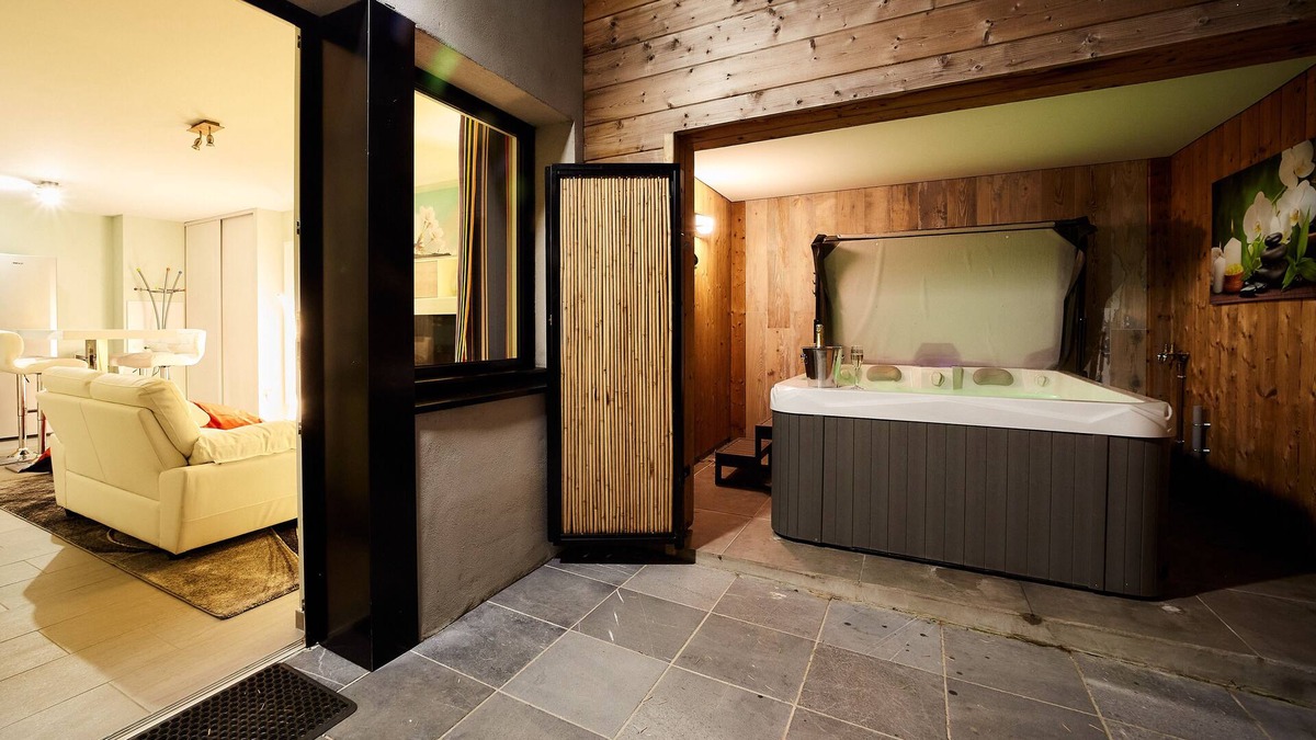 Le Hanouard House | LE FOULQUE furnished 4star tourist accommodation Private JACUZZI on the terrace