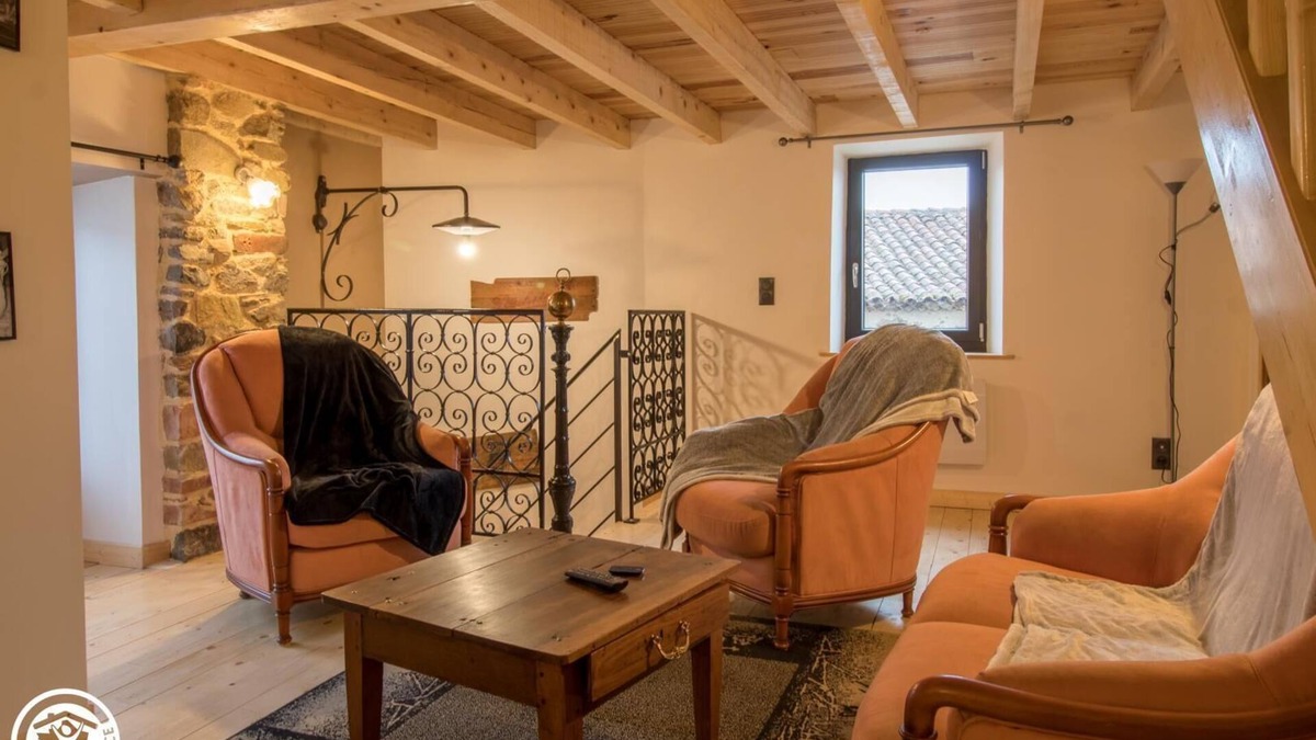 Manglieu House | Le Four à Pain - MANGLIEU