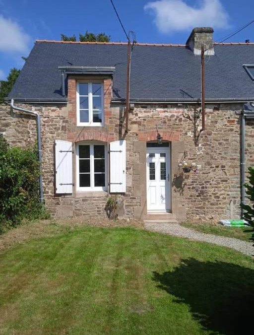 Saint-Malo-des-Trois-Fontaines House | Le Cottage - Gîtes de Cavran
