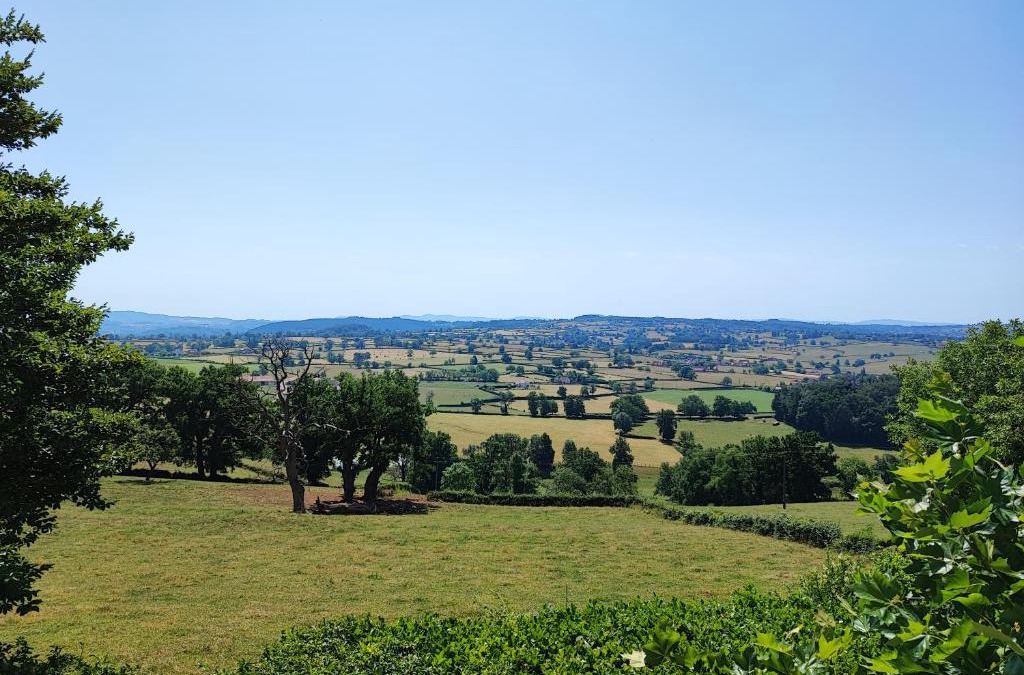 Saint-Julien-de-Civry House | Le Gîte de la colline
