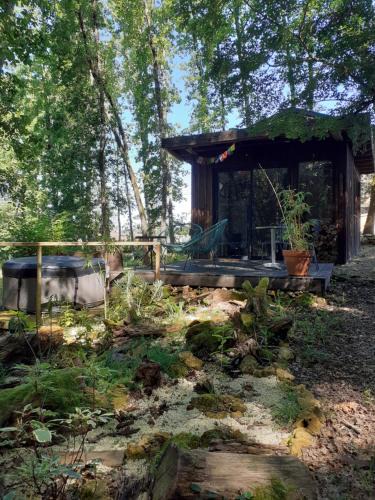 Couze-et-Saint-Front House | Le gîte de la cabane de l'oiseau