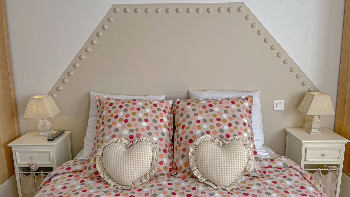 Pouzilhac House | Le Gîte Des Papillons & Brocante