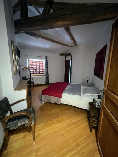 Claveisolles House | Le gîte du château