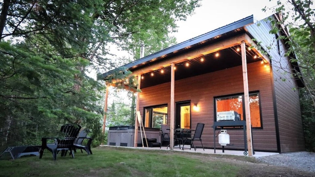 Shannon Apartment | Le Geai Bleu - Waterfront Chalet with Spa