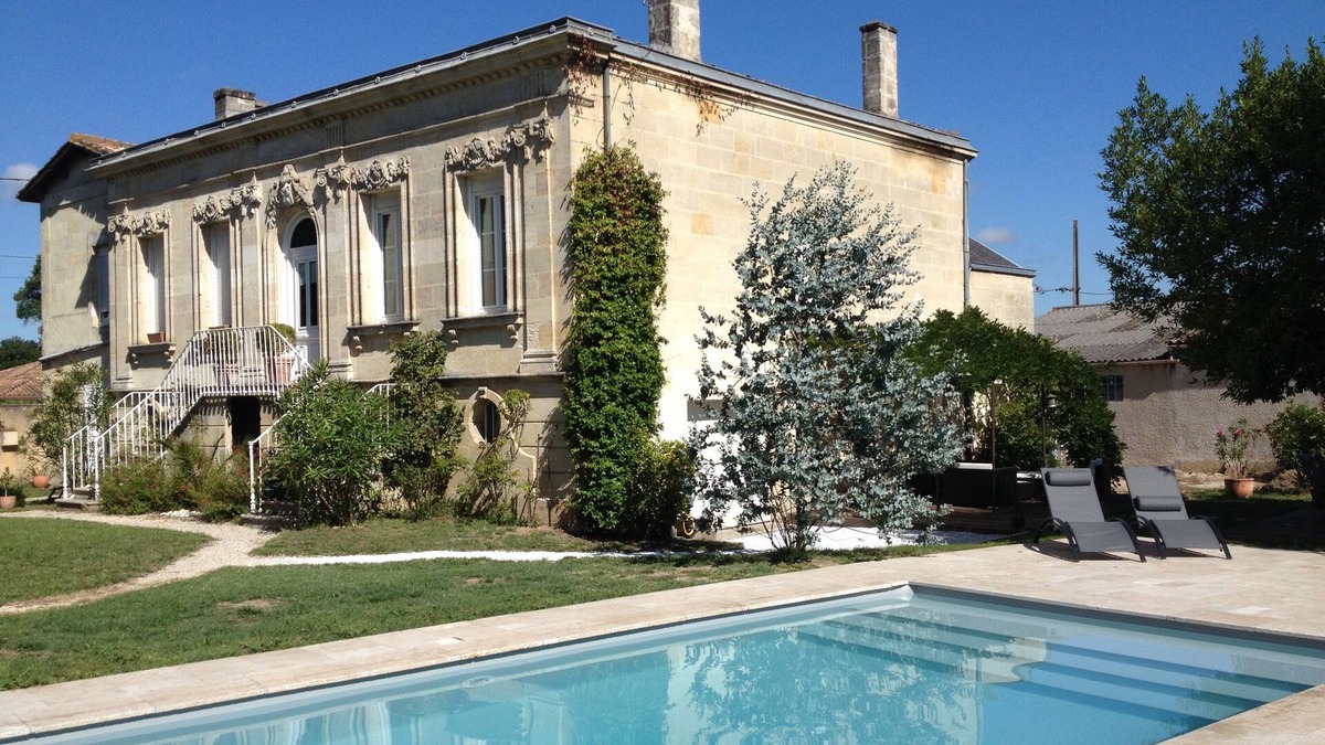 Saint-Loubes Cottage | Le Gite " Préfévrier" located between Bordeaux and St Emilion in a bourgeois house
