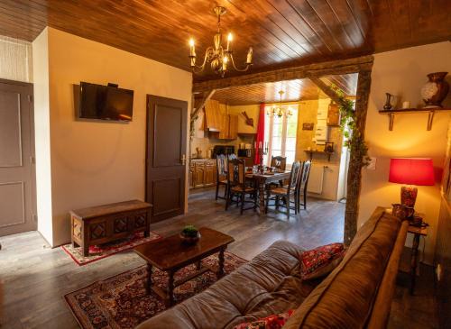 Saint-Laurent-sur-Sevre House | Le grand domaine - Immersif & Médiéval