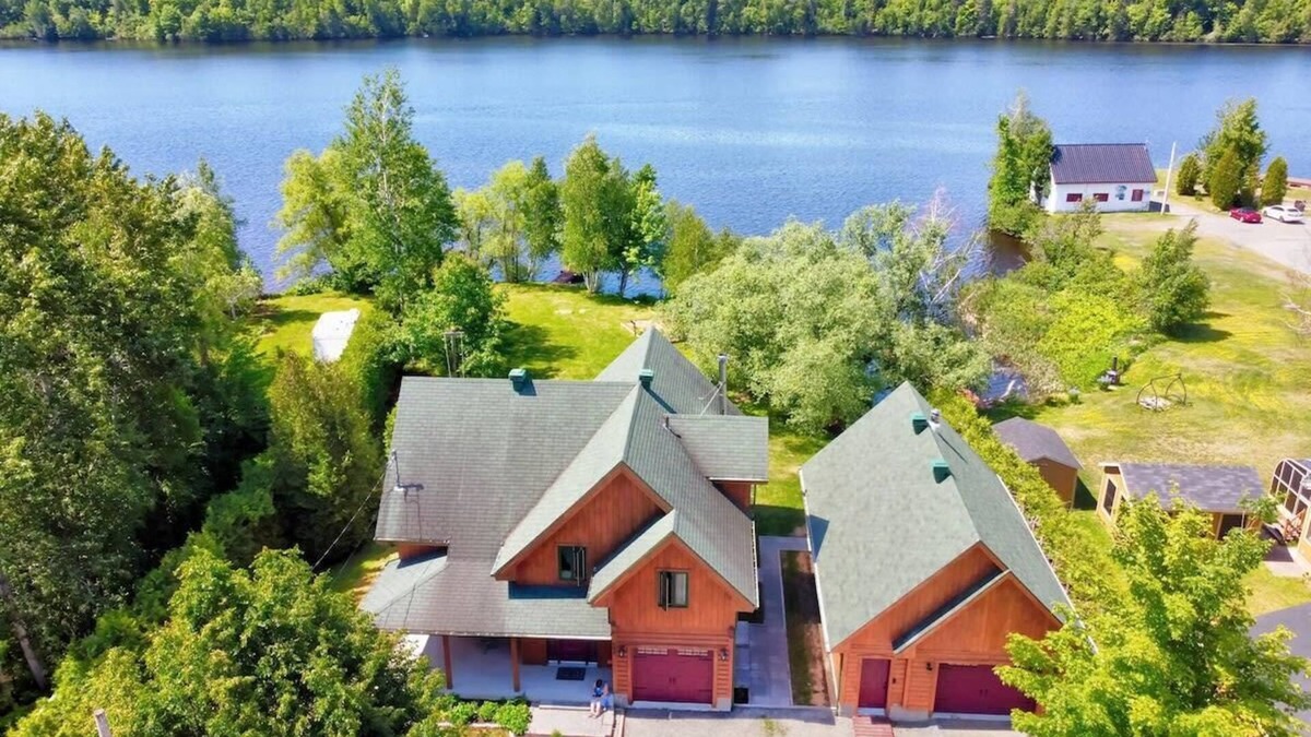 Mauricie Ski Chalet | Le Grandes-Piles, navigable river, spa, and ski