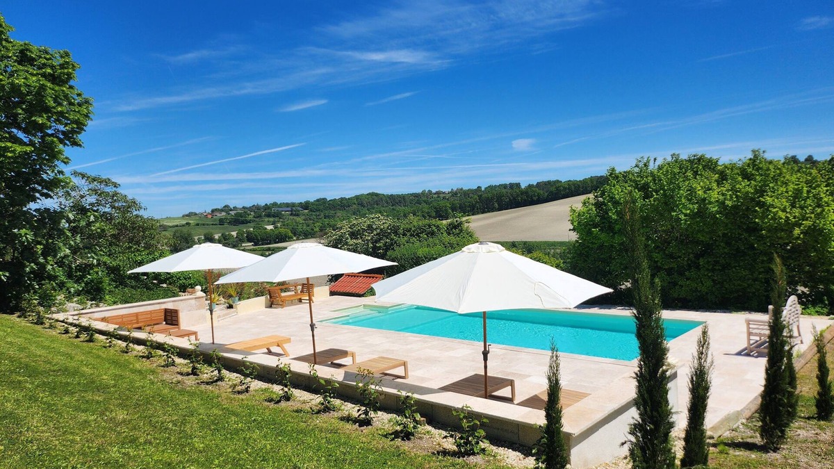 Celles Cottage | Le Grenier, a charming gîte on the side of a hill. Stunning views, stunning pool