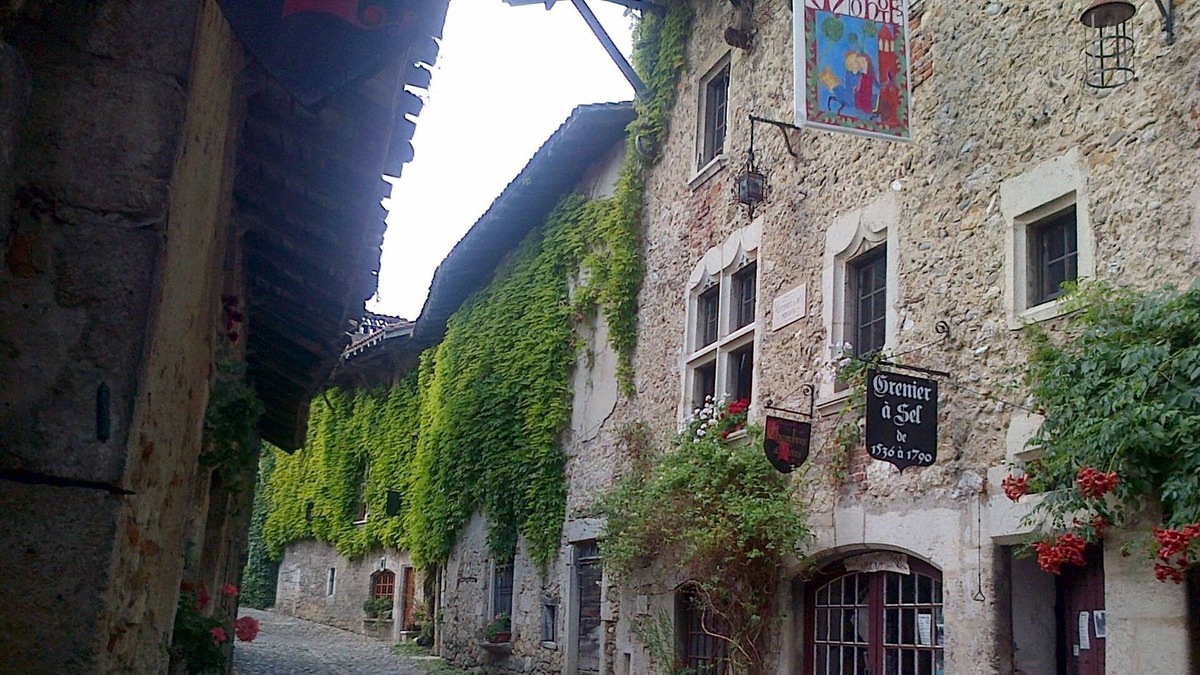 Perouges House | Le Grenier A Sel