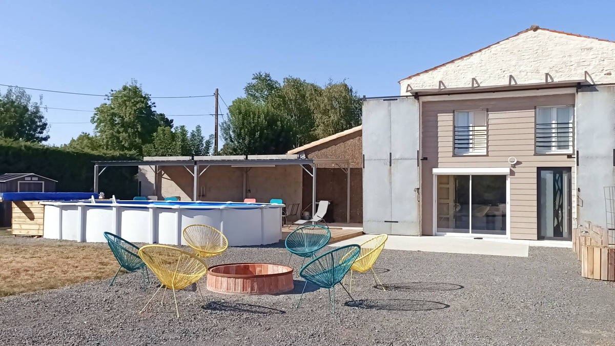 Plaine-D'Argenson House | Le Hangar de Papi * in the countryside with heated pool