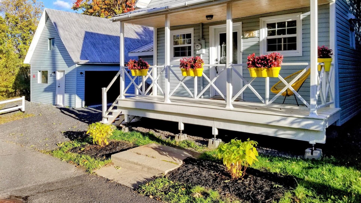 Leclercville House | Le Havre du Canal cozy and peaceful ancestral waterfront home