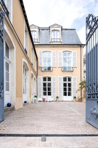 Republique Hotel | Le Henri II - logements d'exceptions entièrement autonomes