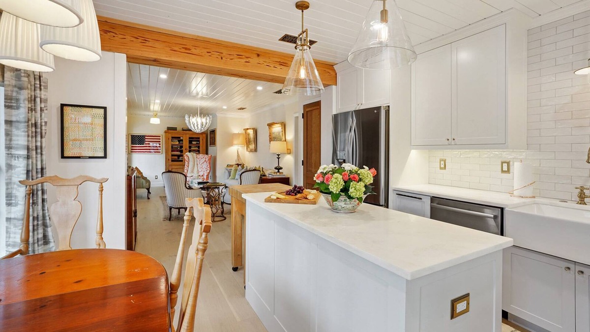 Fairhope Cottage | Le Hibou Blanc (B) - Fairhope: Laid-back Sophistication