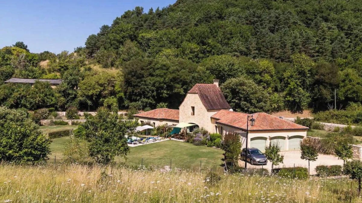 Bezenac Villa | Le Hibou Heureux - Beautiful Villa for 8 With Private Pool and Garden/Parking
