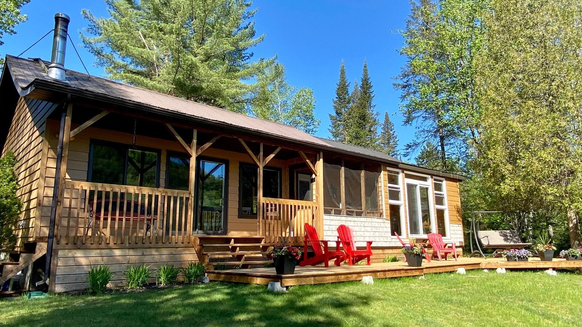 Mandeville Ski Chalet | LE HUARD - Lakefront chalet, fully equipped, comfortable, private beach & dock