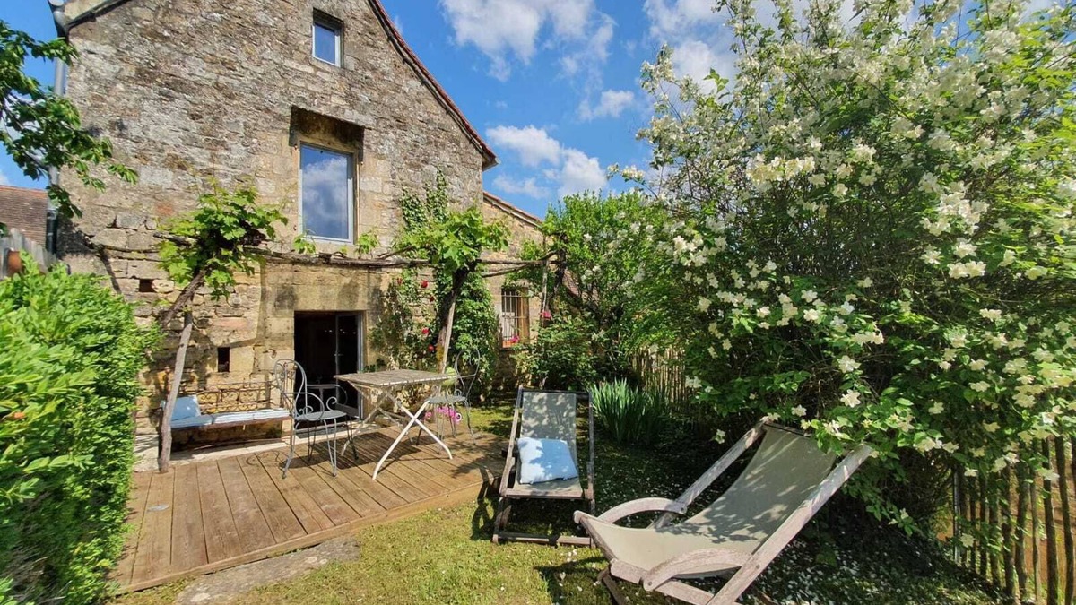 Castelnaud-la-Chapelle House | Le Jardin de Castelnaud", a charming Périgord house