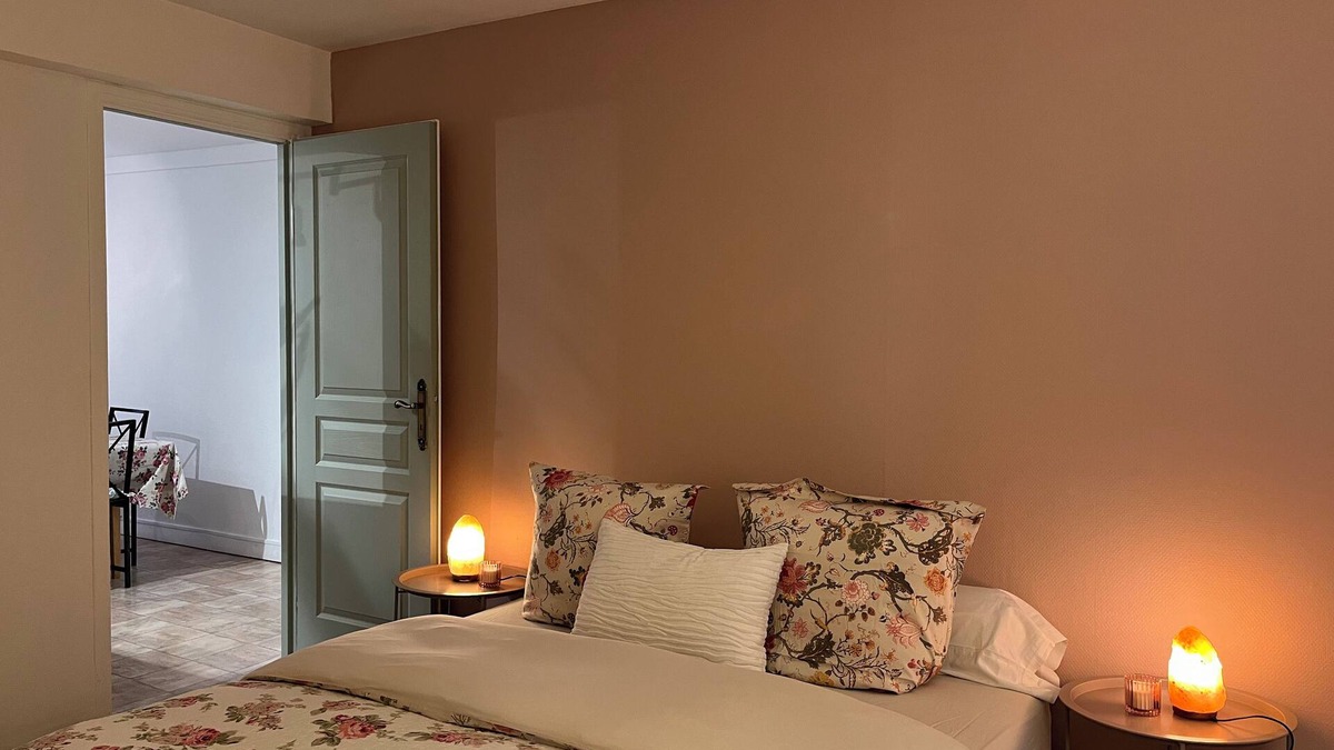 Savigny-sur-Orge Apartment | Le Jardin Chamberlin Guest house, apartment les magnolias