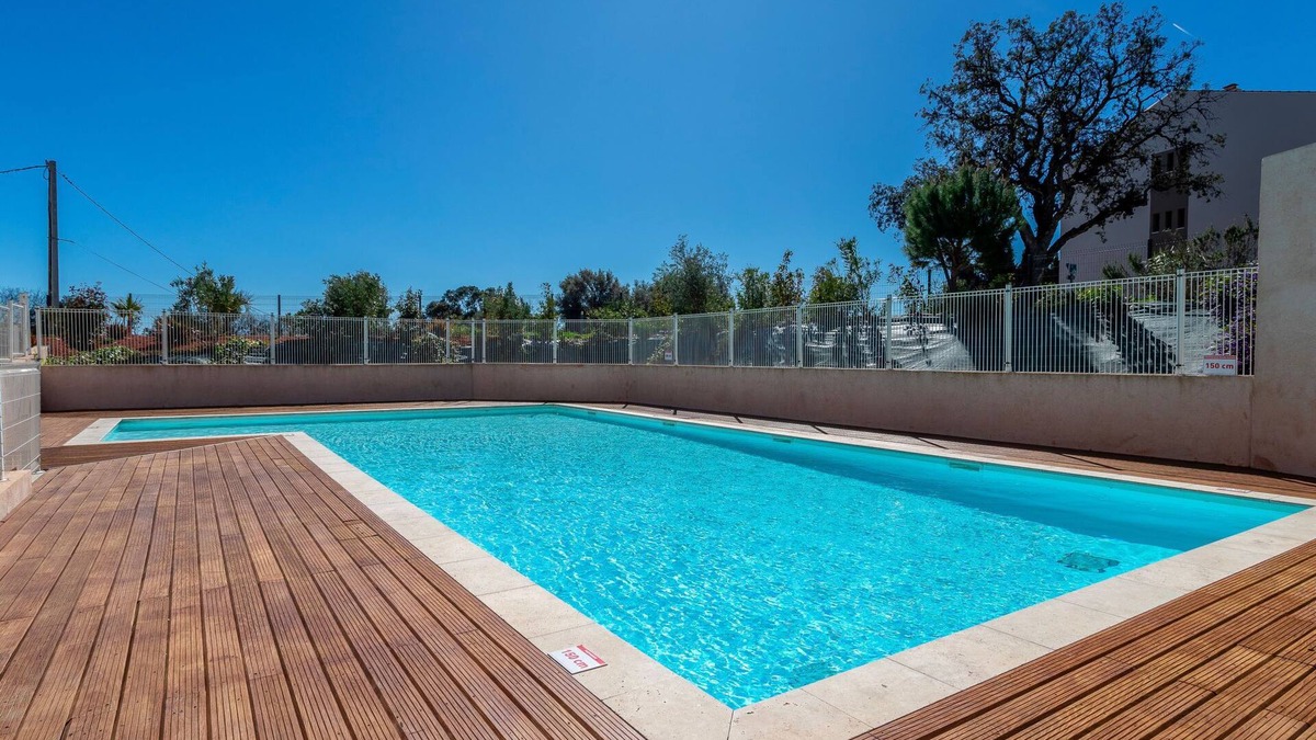 Bormes-Les-Mimosas Apartment | Le Jardin du Loderi by Interhome