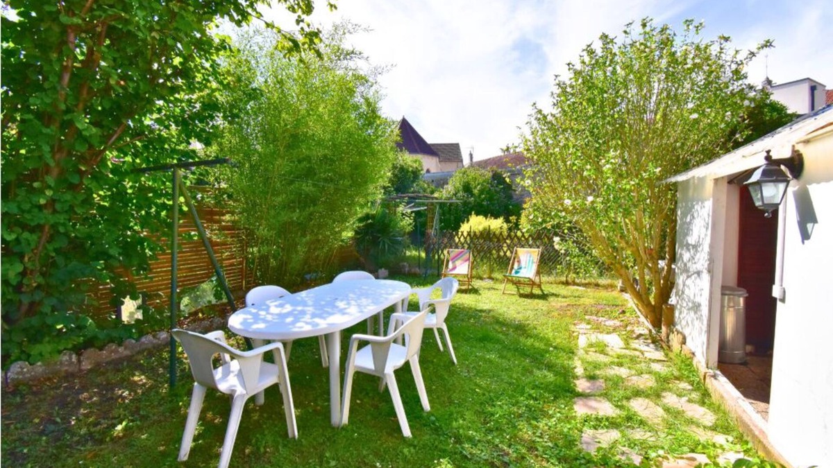 Beaumont-sur-Oise Apartment | Le Jardin Paisible Beaumontois